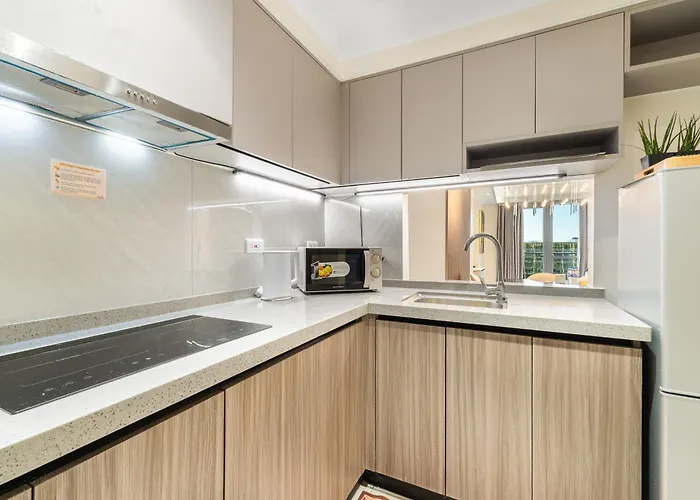 Apartment Elegant 2br View Near Of Dreams, Okada, Solaire, Parqal, Ayala Malls, Moa, And Airport